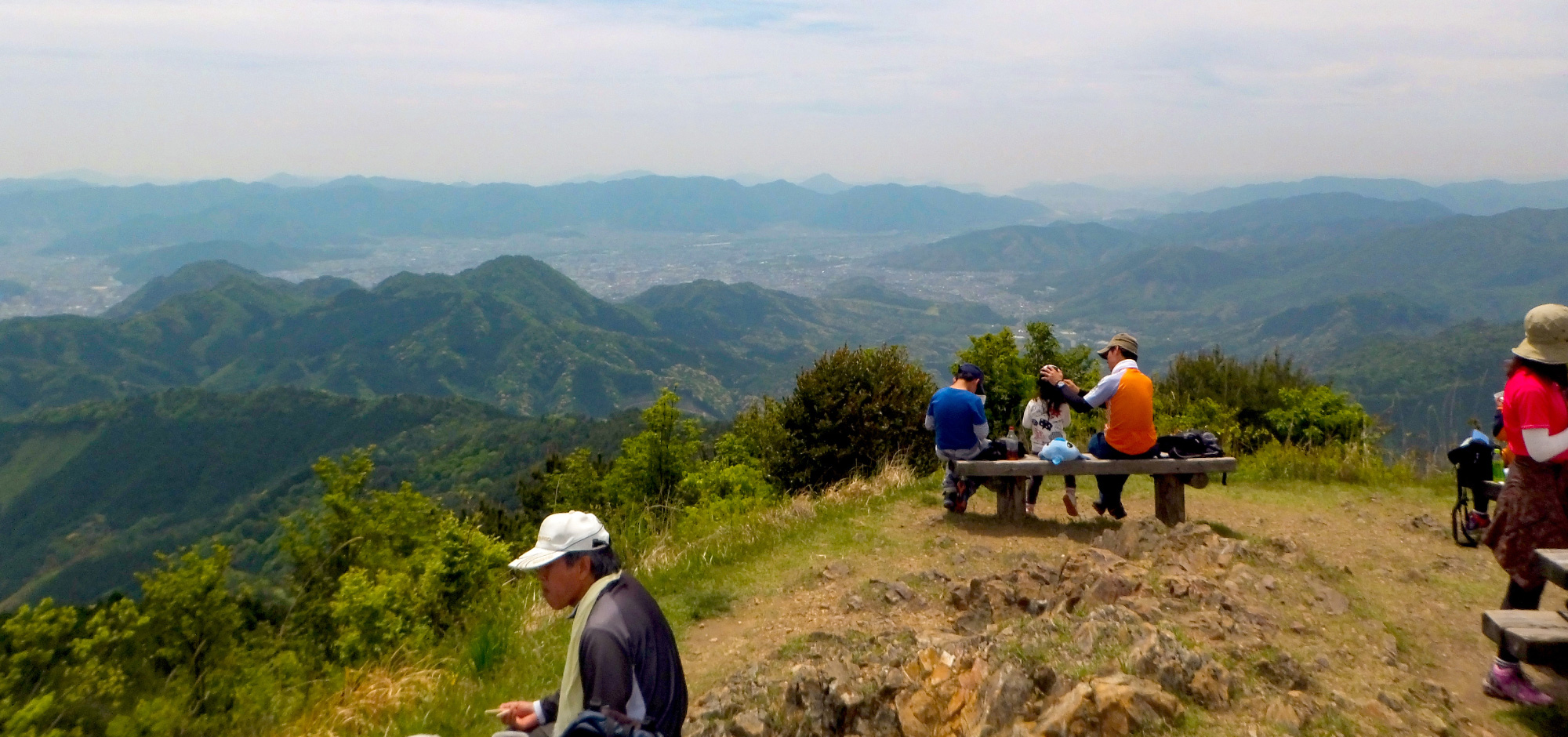 東鳳翩山